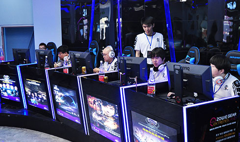 蓬勃发展 蓬勃发展